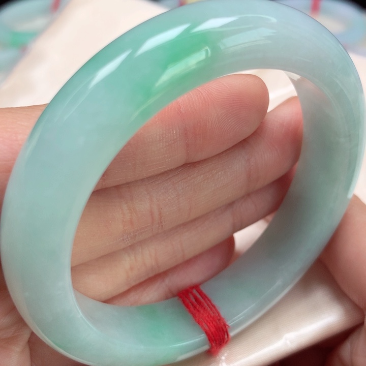 翡翠手镯未镶嵌冰胶阳绿花