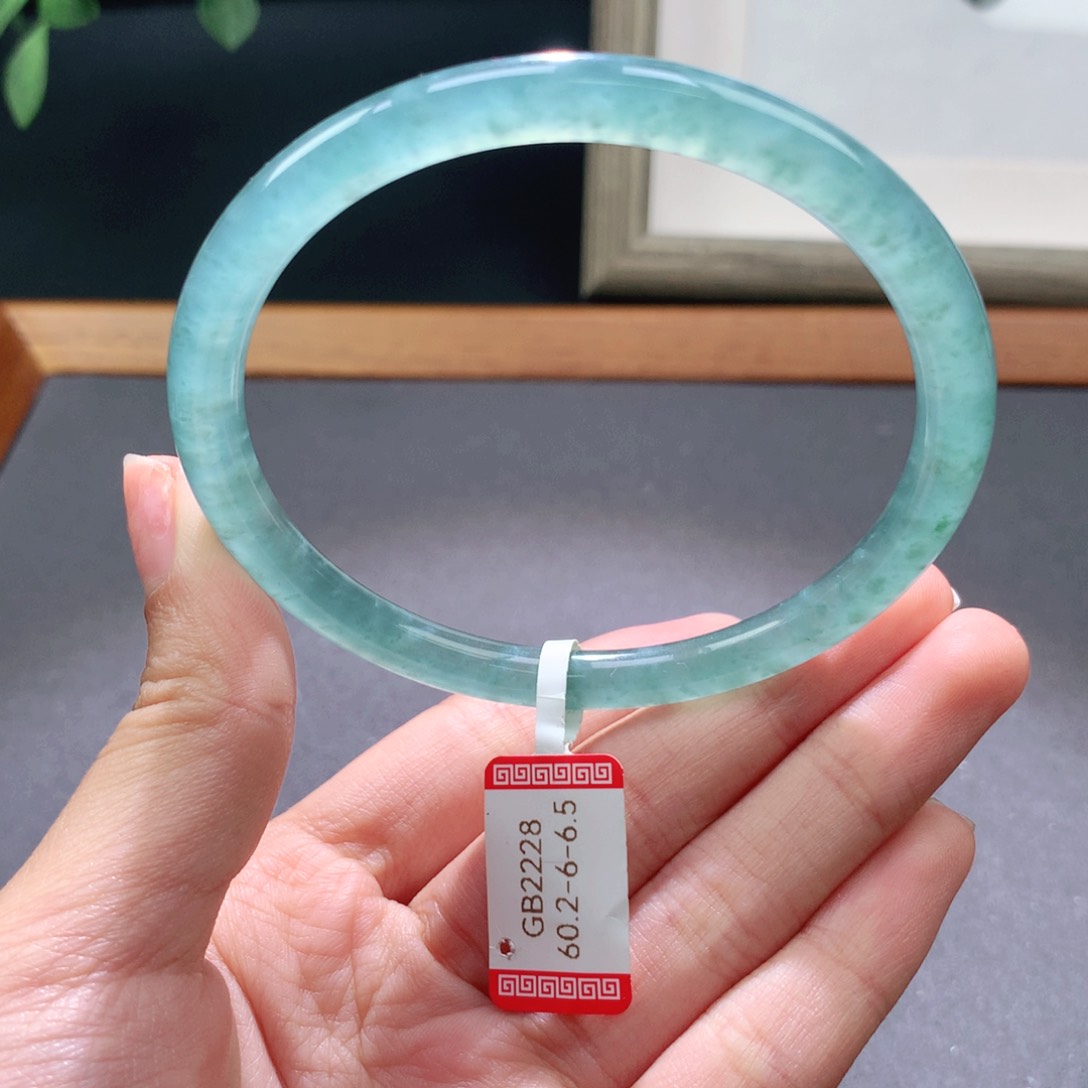 翡翠手镯未镶嵌天然翡翠手镯