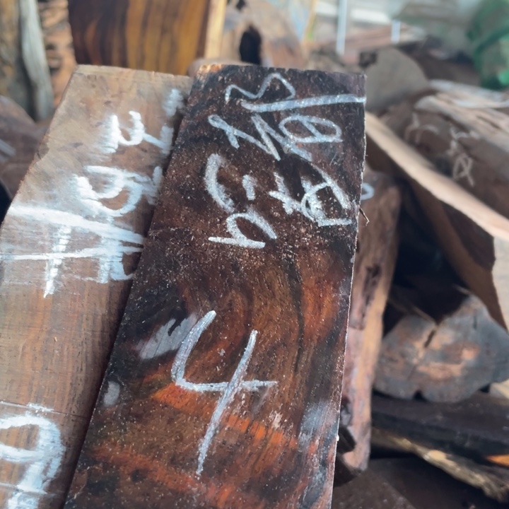 交趾黄檀（大红酸枝）啥****哥