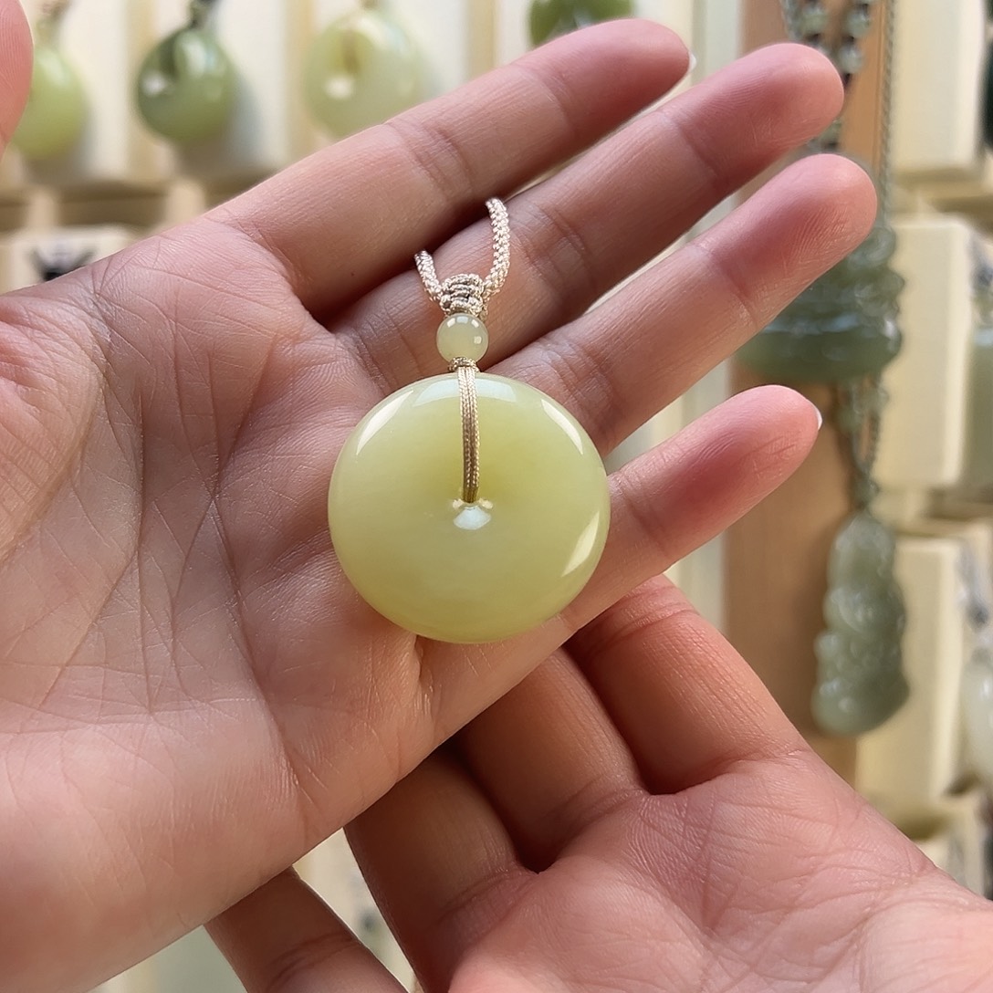 果***朵和田玉未镶嵌颈饰