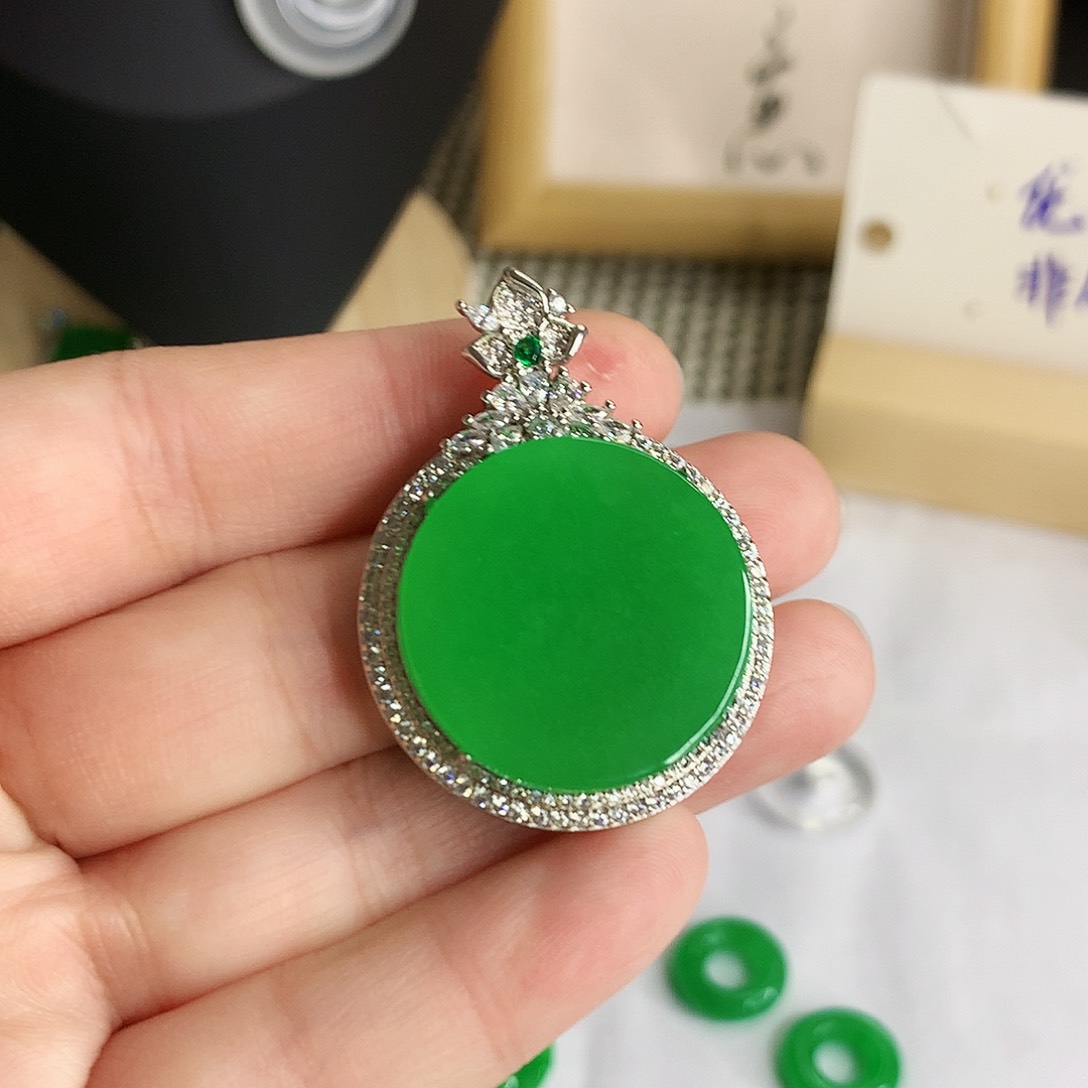 翡翠未镶嵌颈饰?****制非A105