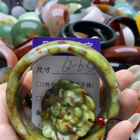 蛇纹石玉手镯未镶嵌