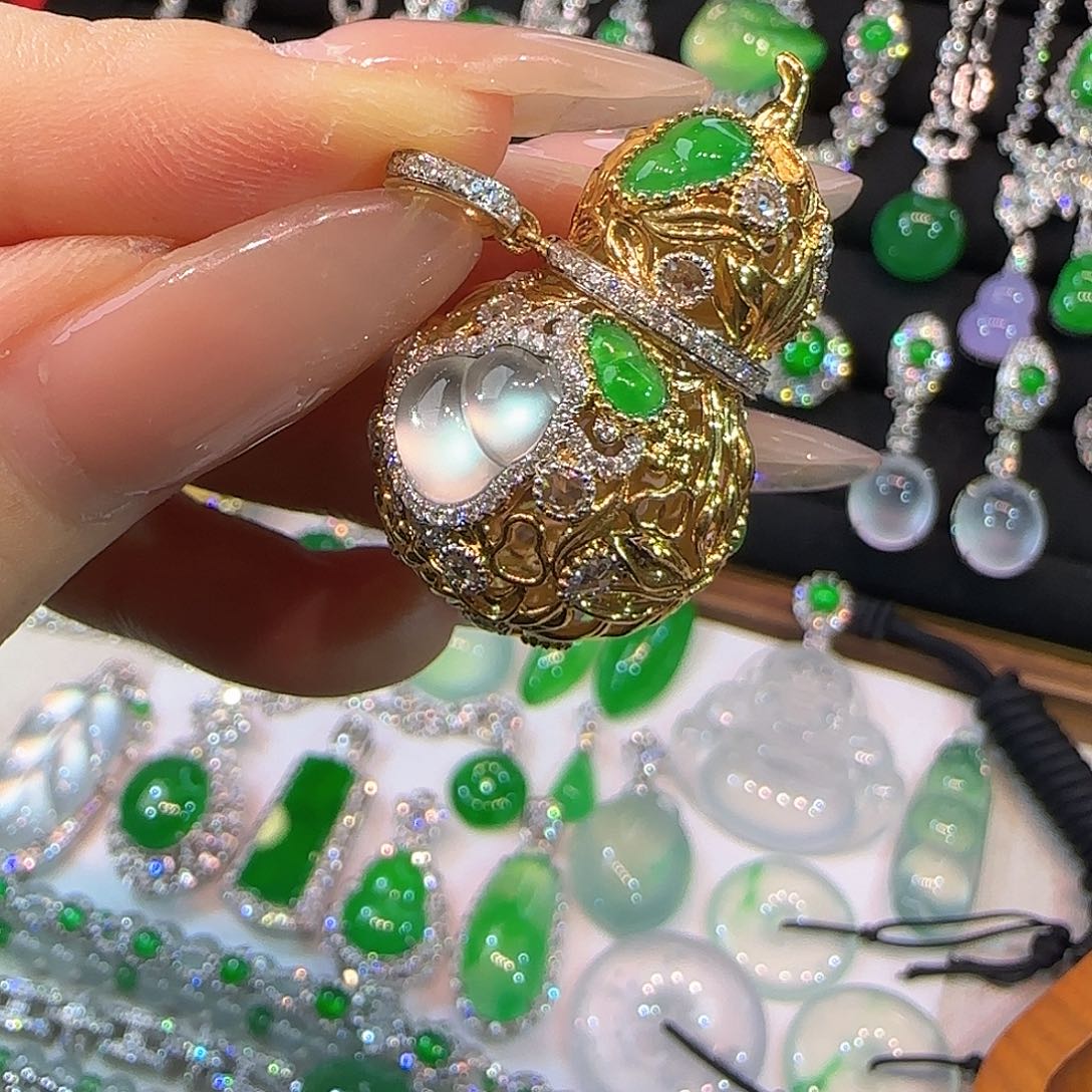 翡翠18K金镶嵌戒指