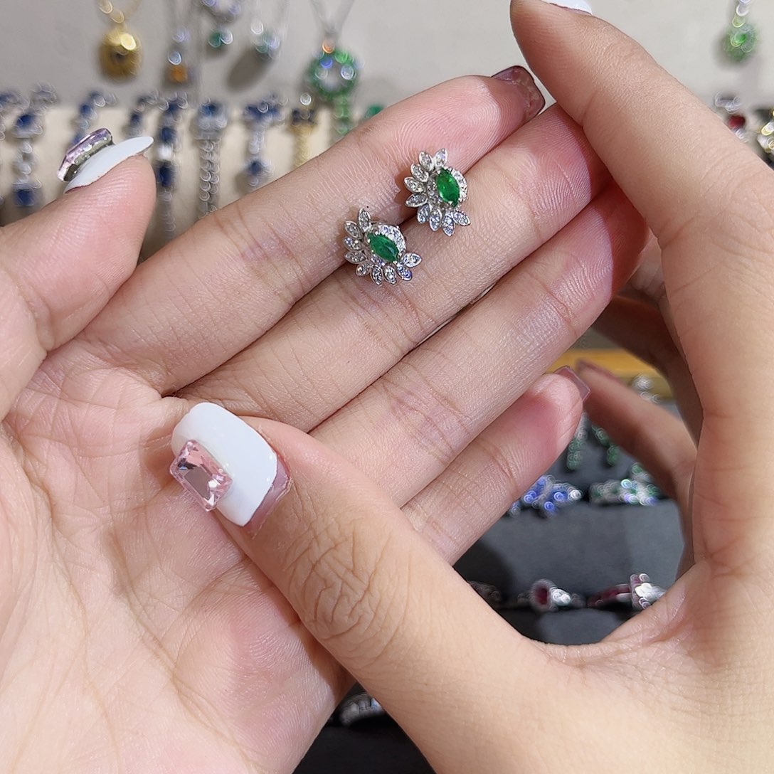 祖母绿耳饰银S925镶嵌