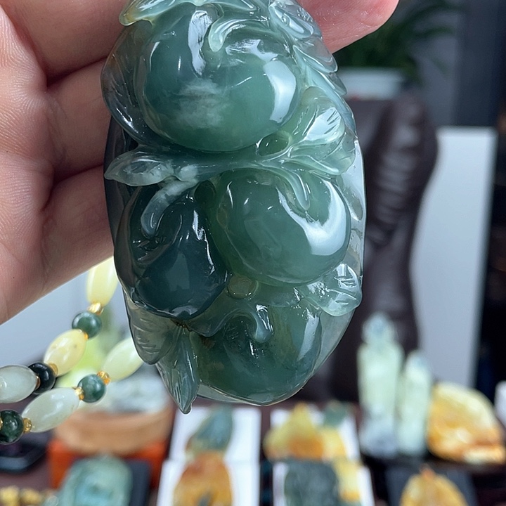 蛇纹石玉颈饰未镶嵌