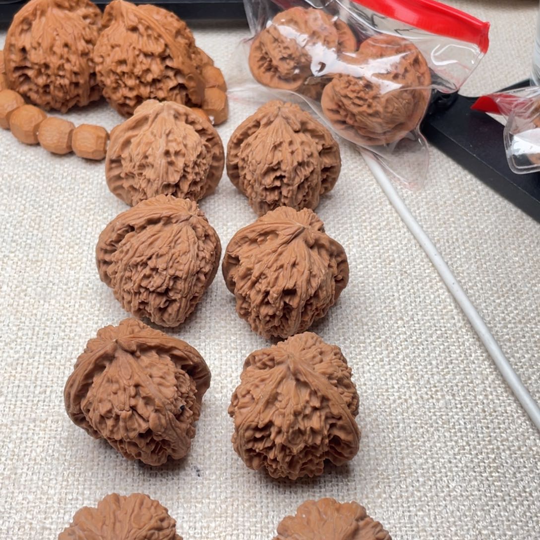 知***星文玩核桃把件球白