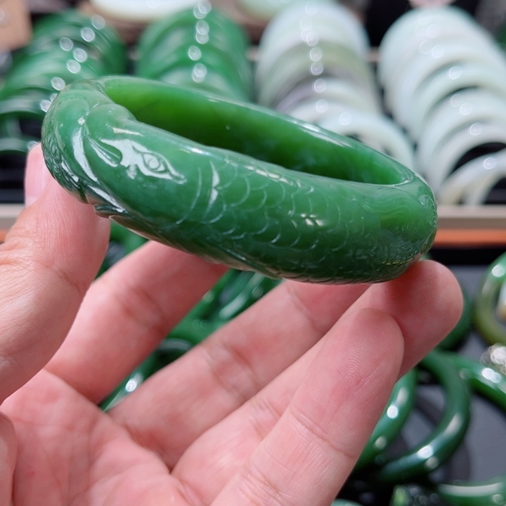 和田玉未镶嵌手镯56.8～1