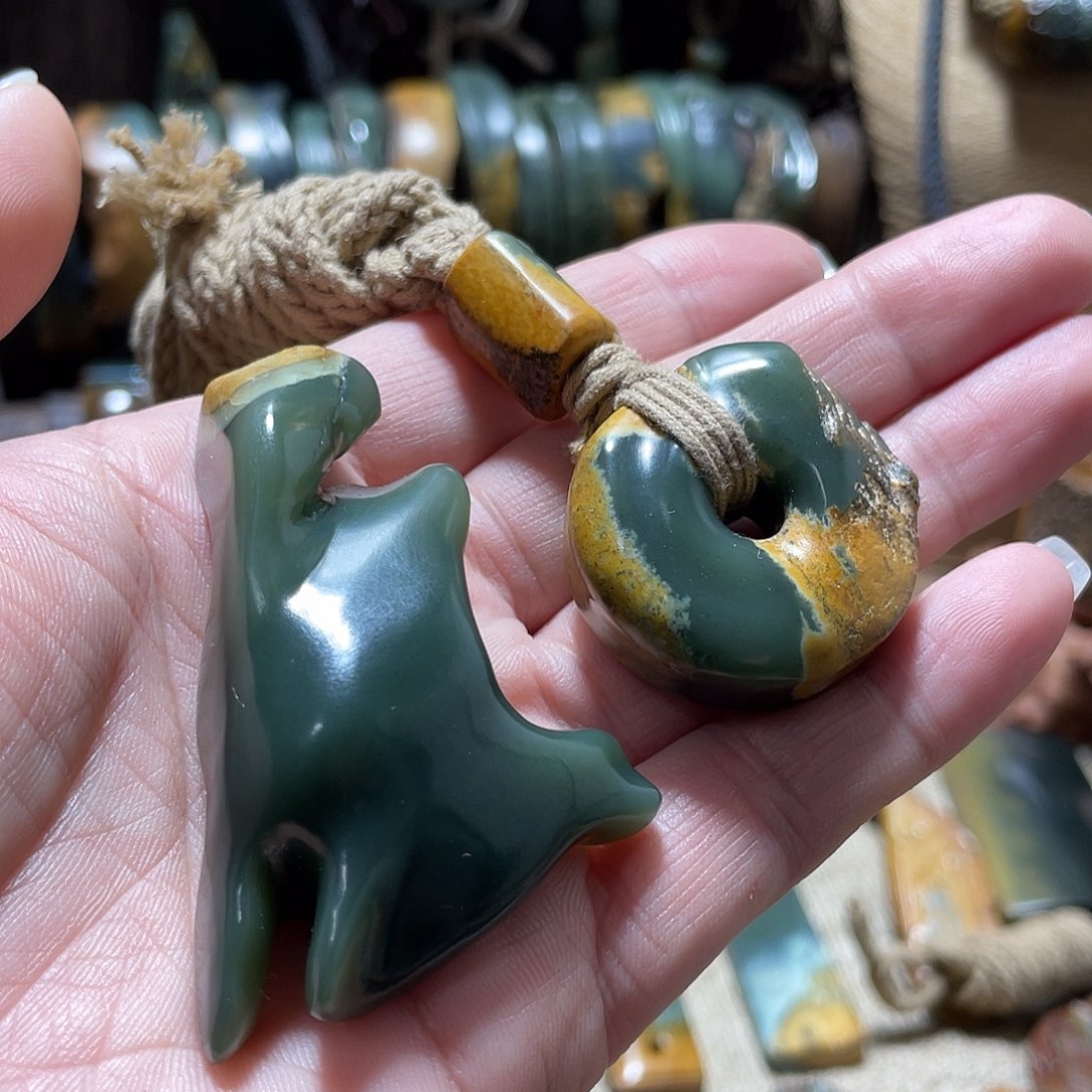 岫岩河磨玉（透闪石质玉）挂件未镶嵌