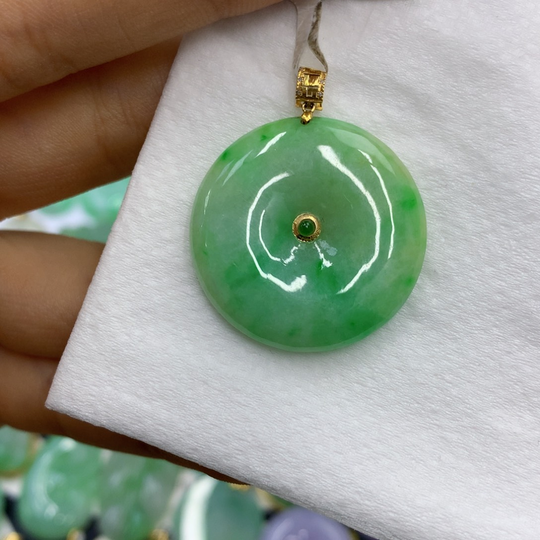 翡翠18K金镶嵌颈饰