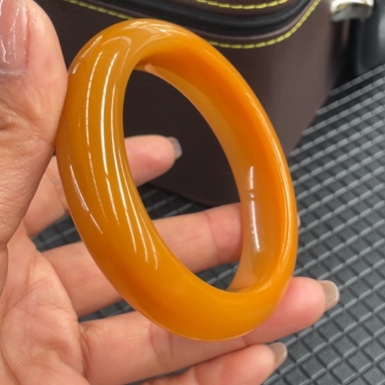石英质玉（黄龙玉）手镯未镶嵌