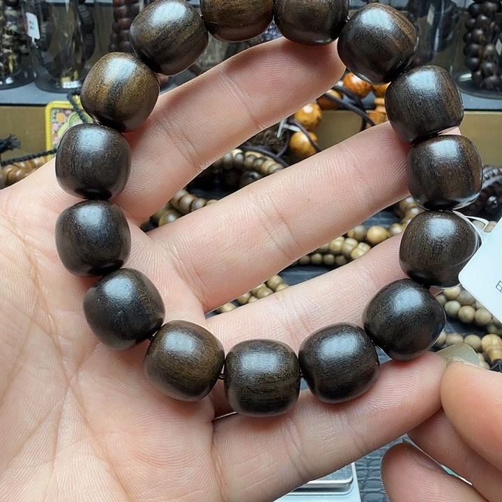 沉香碎屑沉香巴布亚贡木