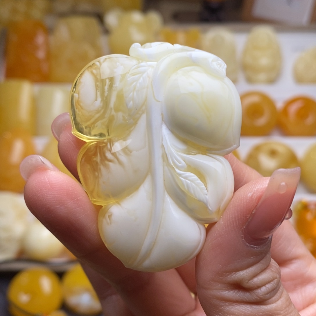 蜜蜡颈饰未镶嵌，