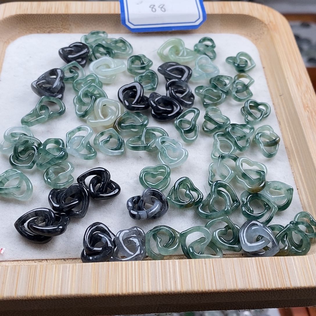 翡翠颈饰未镶嵌环环相扣1个