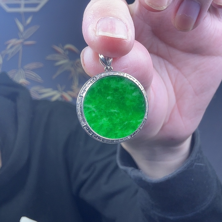 翡翠吊坠(不含链)18K金镶嵌特价 有石纹 微瑕