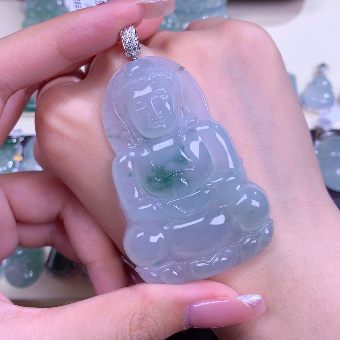 翡翠颈饰18K金镶嵌不**鸥观音