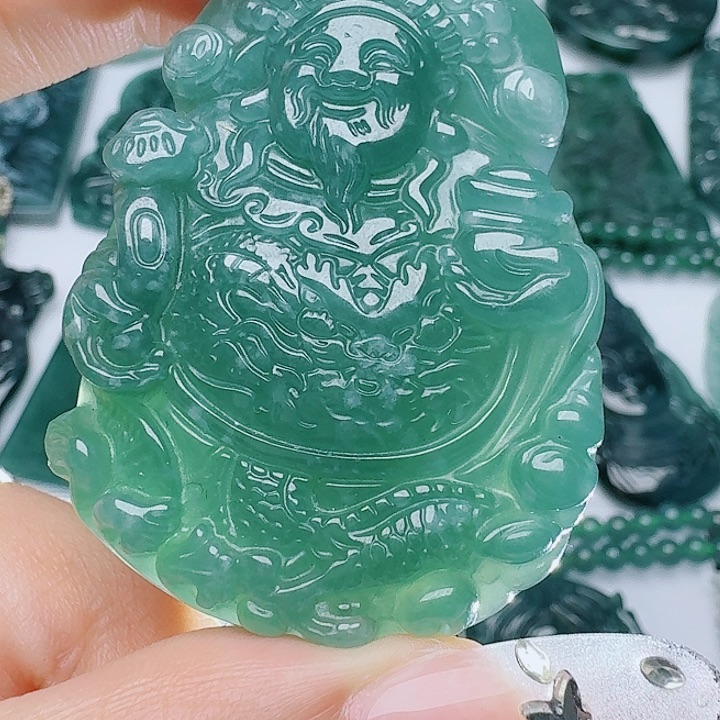 翡翠未镶嵌颈饰天然的A货翡翠多样性发其一 