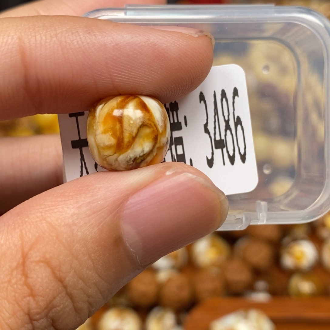 蜜蜡未镶嵌珠宝奇石3486