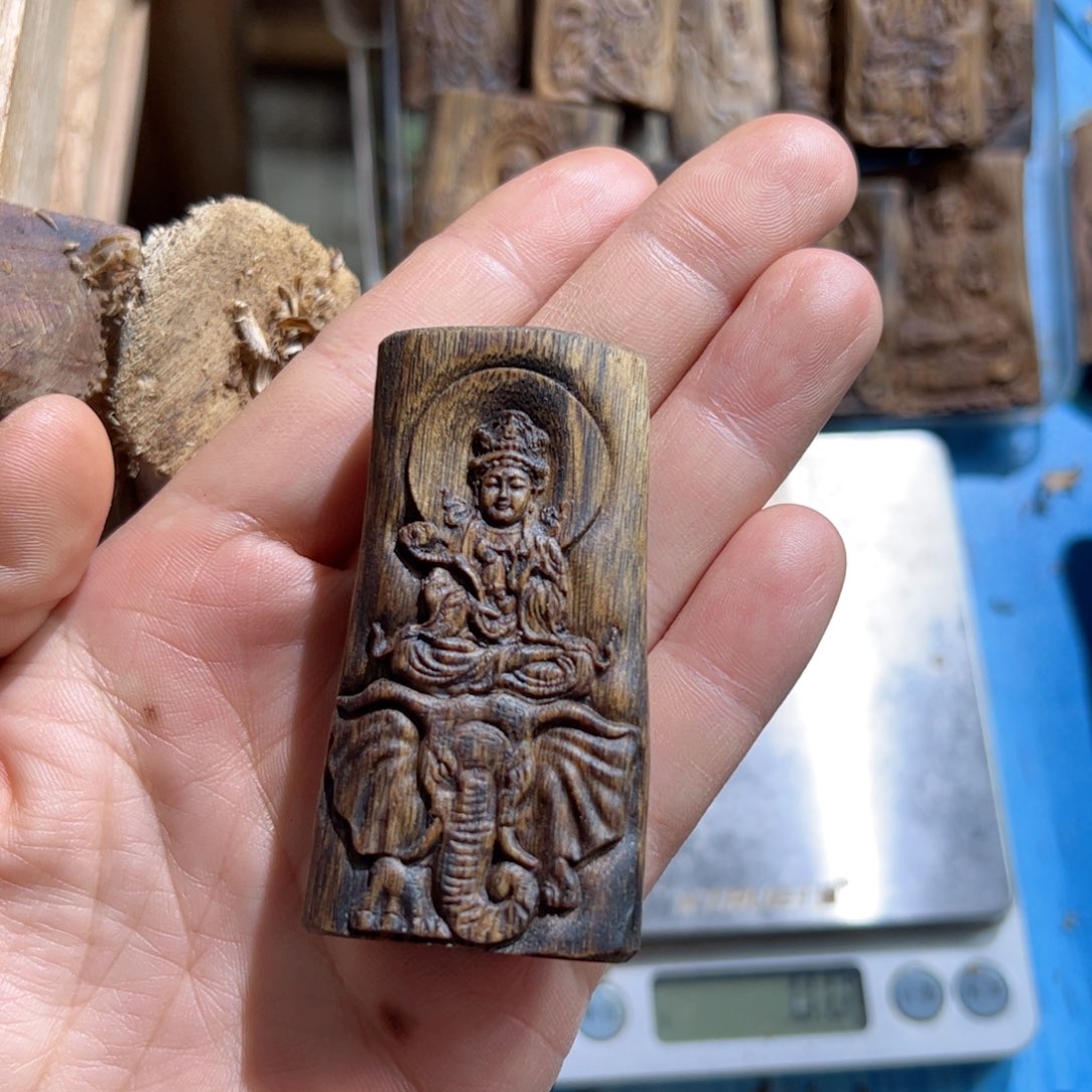 沉香吊坠白棋普贤龙14.1克