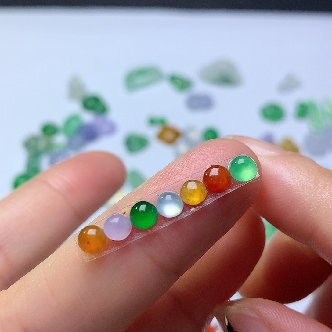 翡翠未镶嵌颈饰排戒