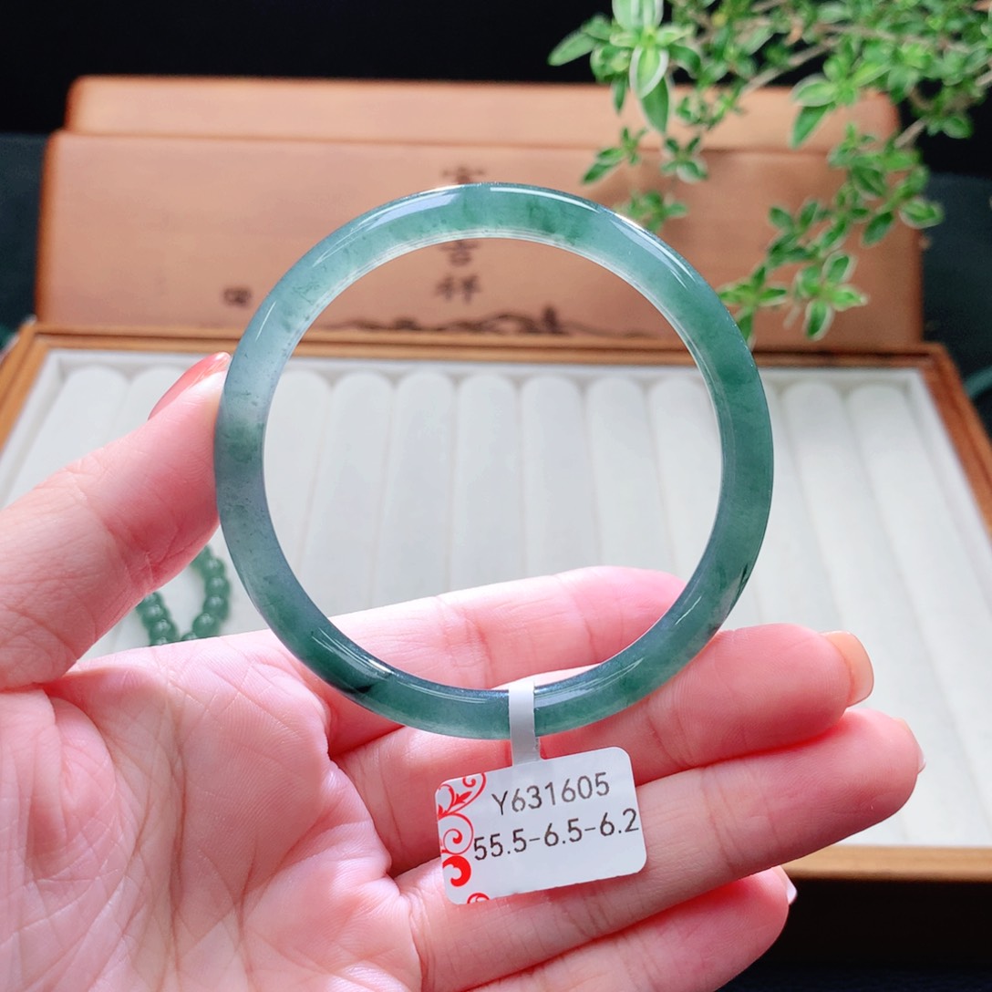 未镶嵌手镯（圆镯）翡翠