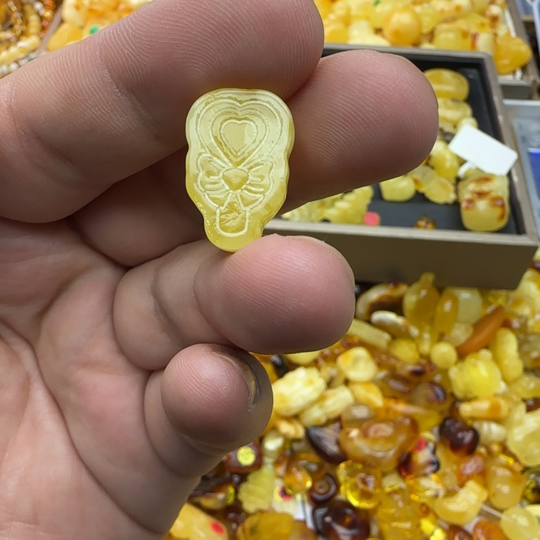 ****i琥珀未镶嵌裸石1.08克