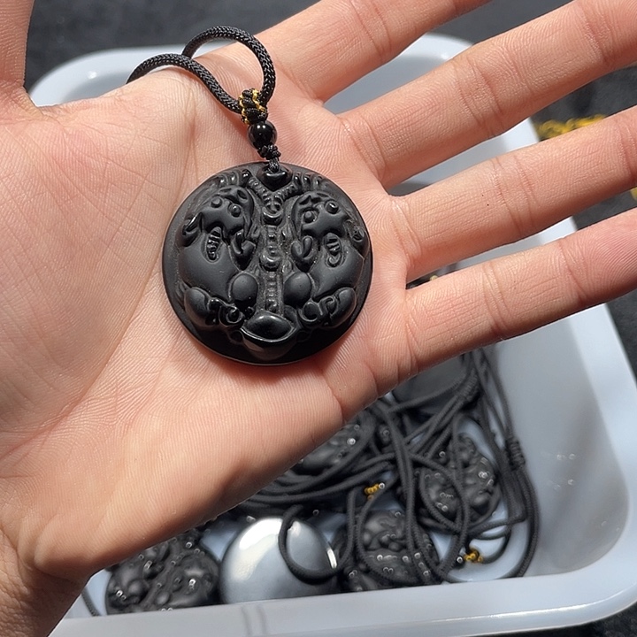黑曜岩合金颈饰黑曜石貔貅圆牌