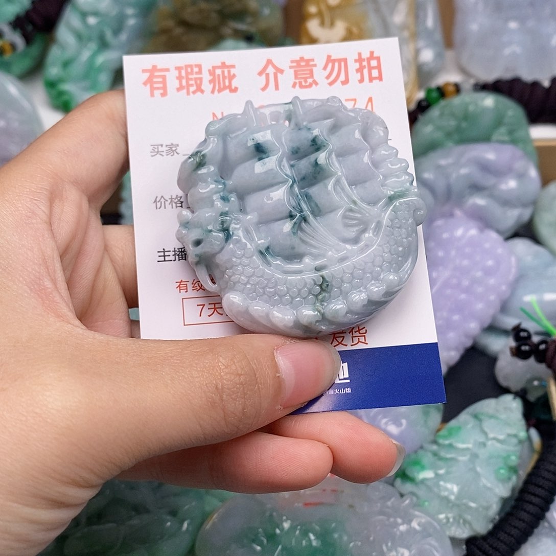 吊坠(不含链)未镶嵌翡翠