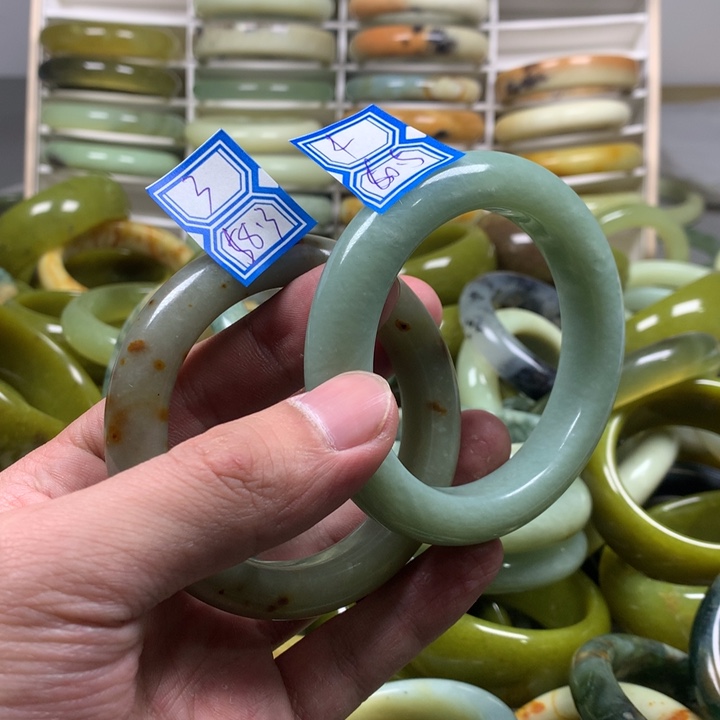 蛇纹石玉手镯未镶嵌知*