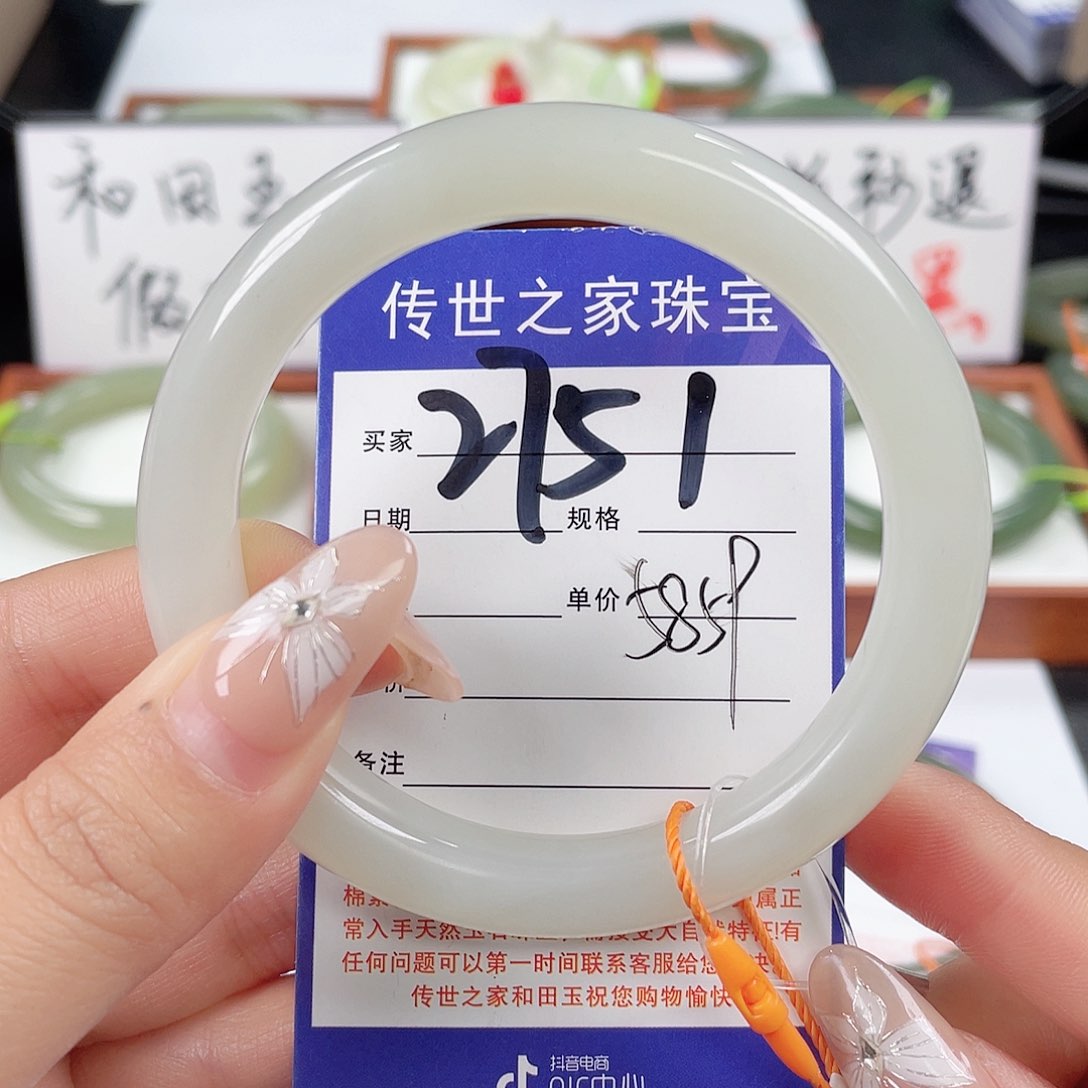 和田玉手镯未镶嵌