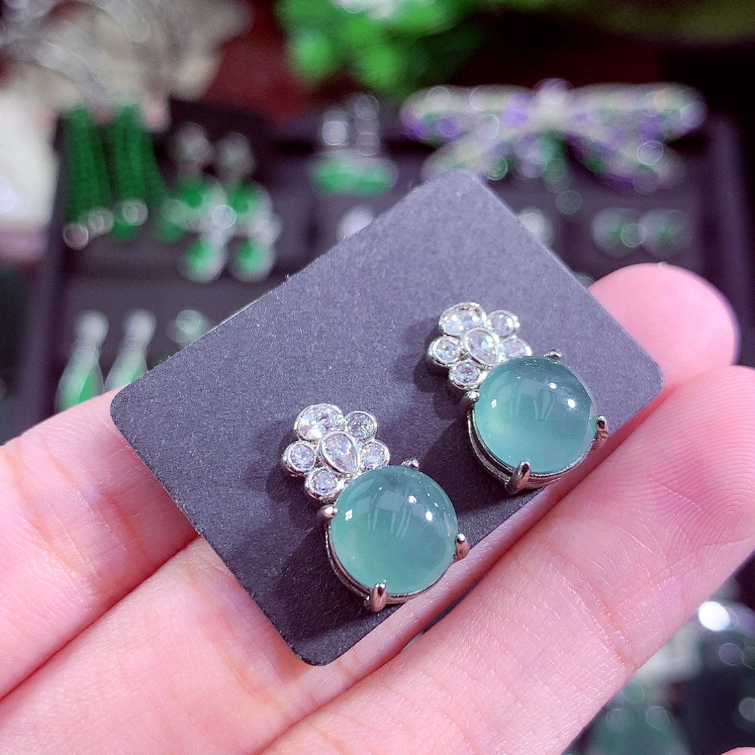 颈饰未镶嵌翡翠天然