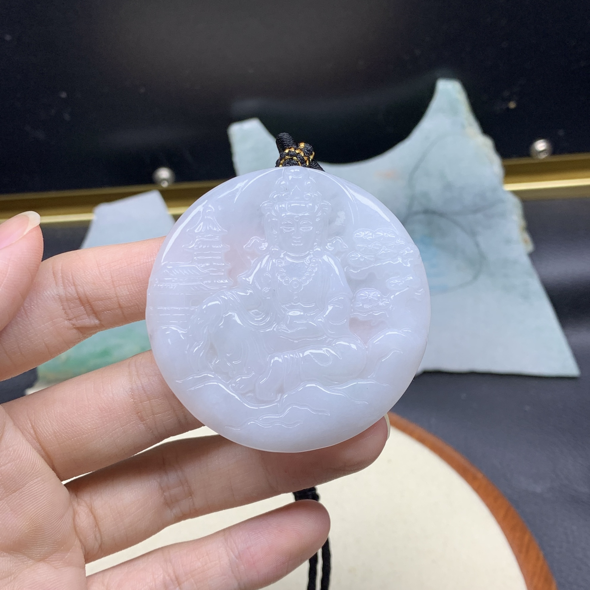 天然缅甸翡翠A货 观音吊坠冰糯种山水观音挂件毛衣链百搭配证书