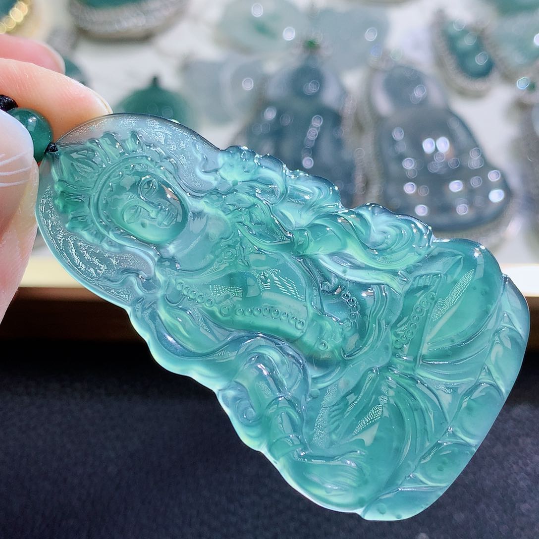 翡翠颈饰未镶嵌翡翠