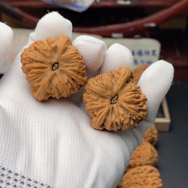 文玩核桃吊坠低***氓正三角凹底小高炮37尺0868