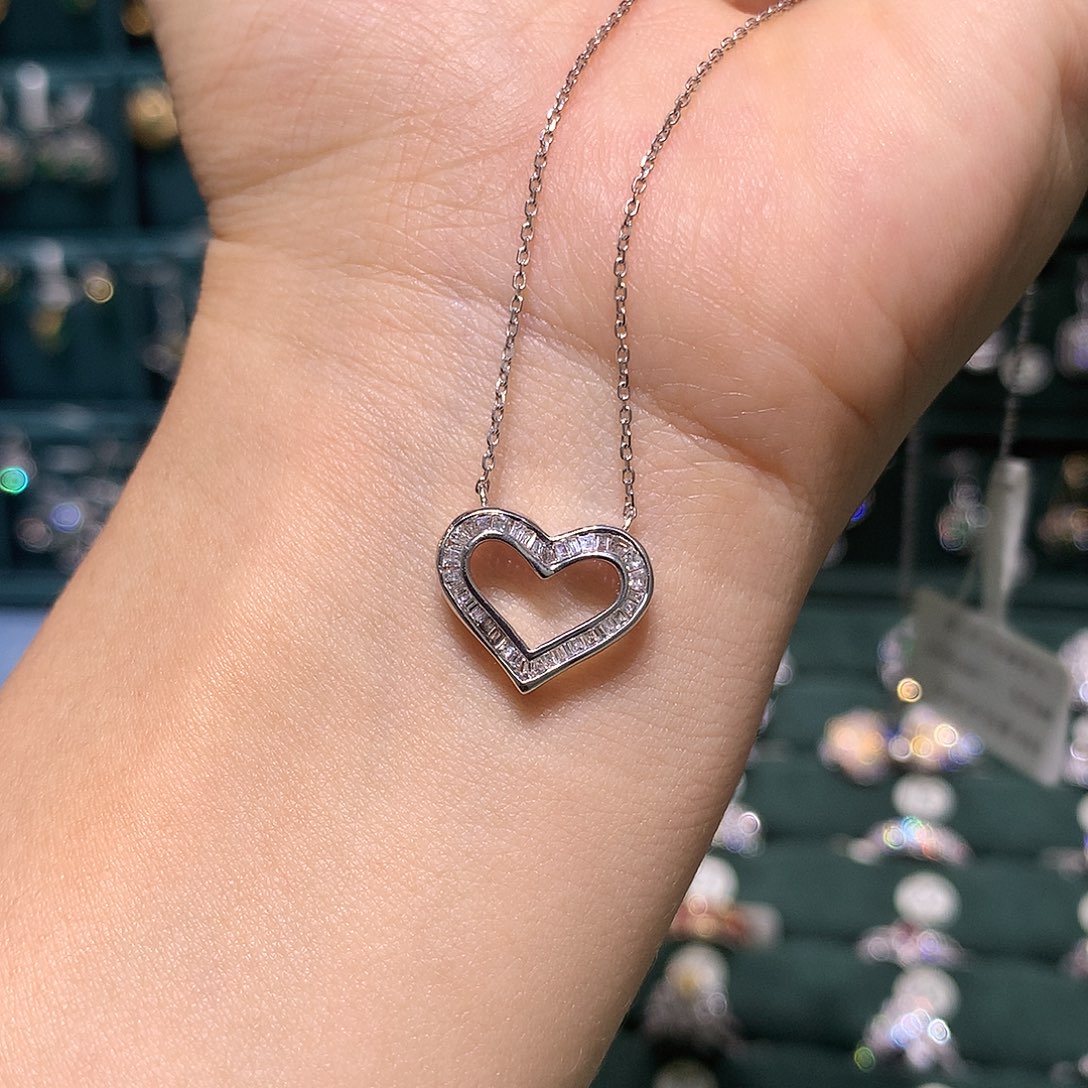 钻石颈饰18K金镶嵌爱心