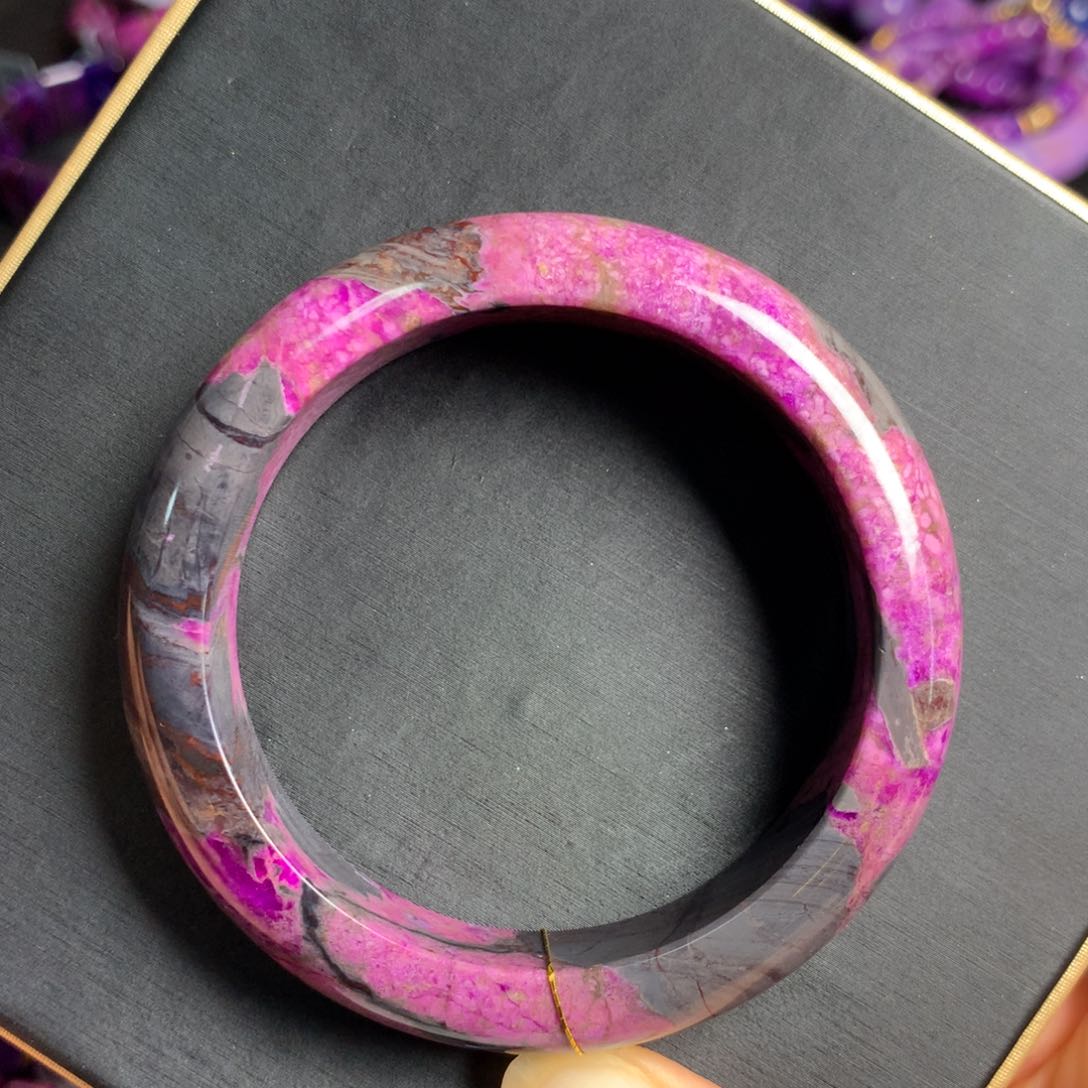 未镶嵌苏纪石（舒俱来）蜜桃桃红手镯55圈