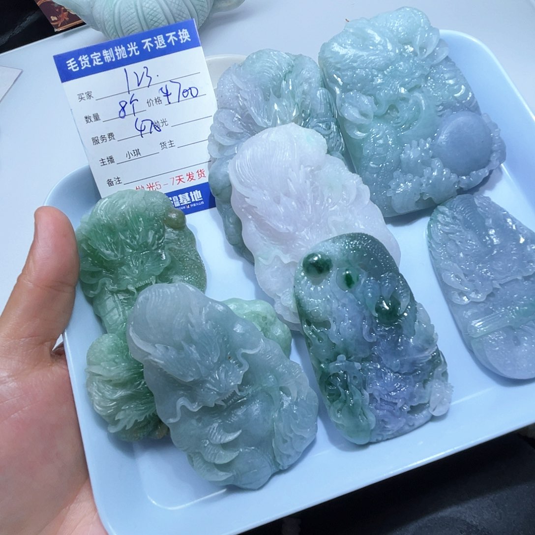 1***小翡翠未镶嵌颈饰不