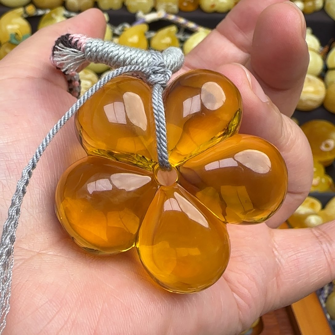 金珀套链未镶嵌天然俄料金珀五瓣花吊坠