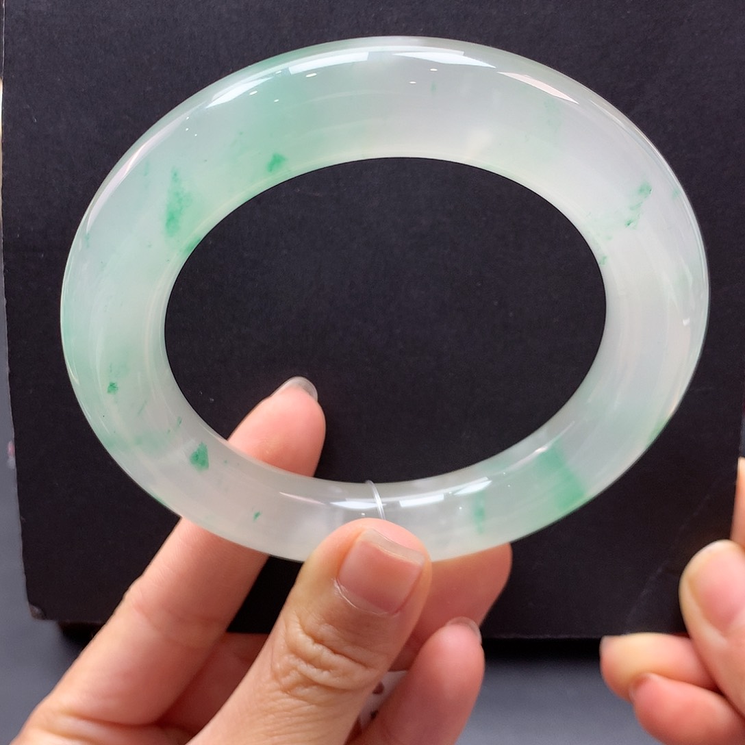 石英质玉手镯未镶嵌世****关