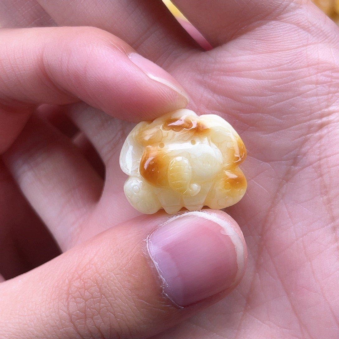 琥珀裸石未镶嵌蜜蜡