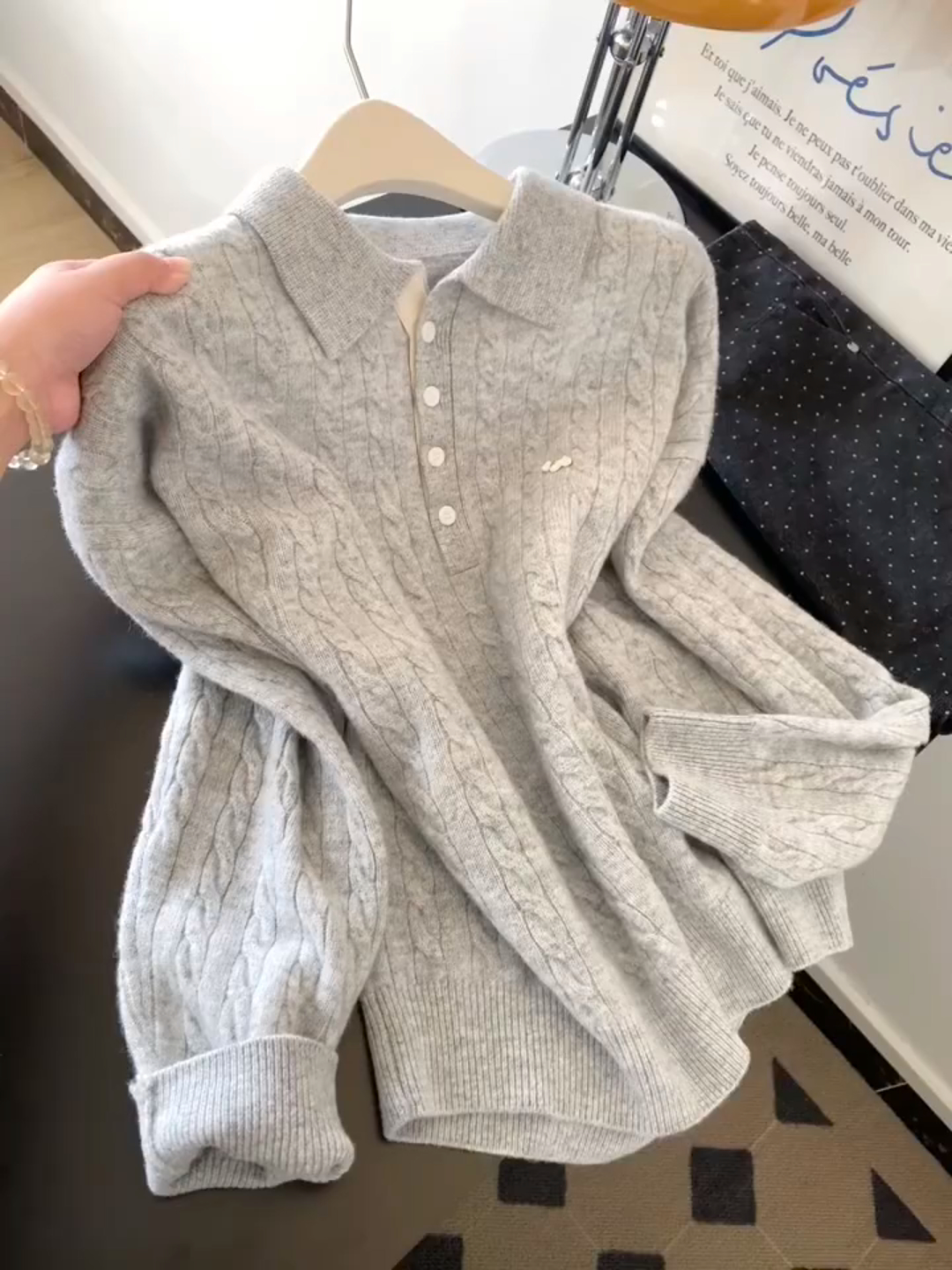 2025韩系复古慵懒风翻领麻花毛衣女冬简约百搭休闲宽松显瘦针织衫