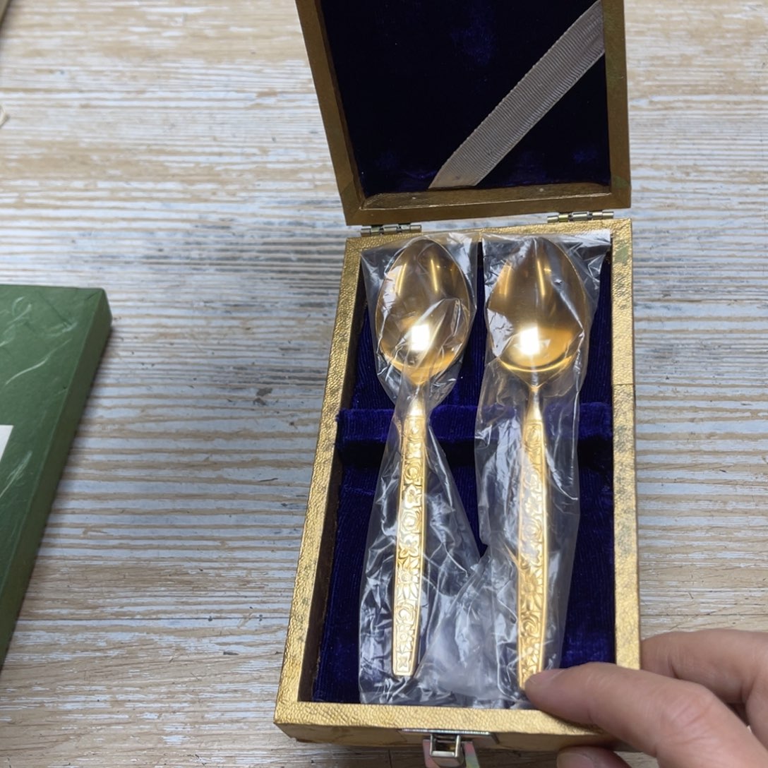 瓷片@****哥密密麻麻地排列着一个