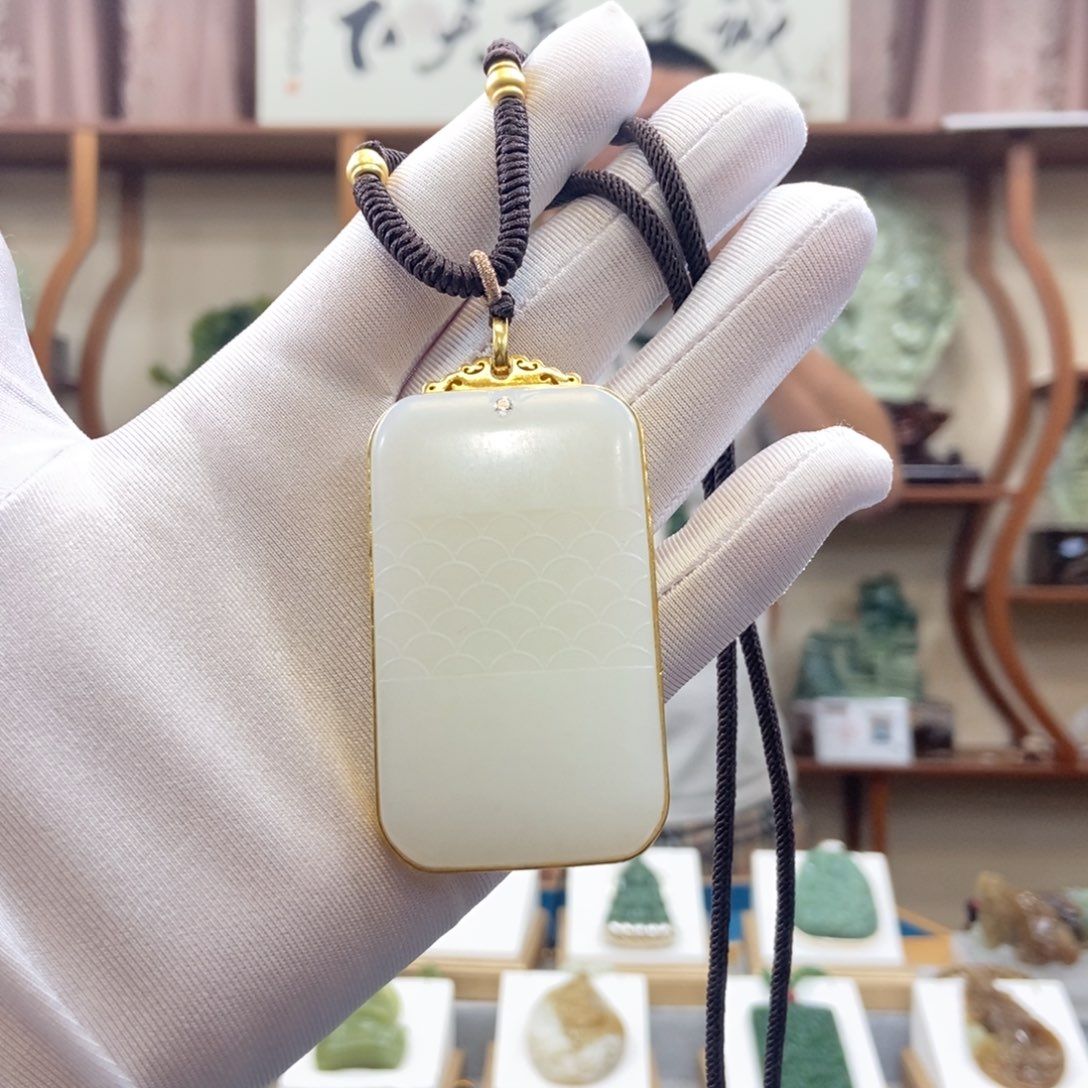 佛***爷和田玉未镶嵌颈饰