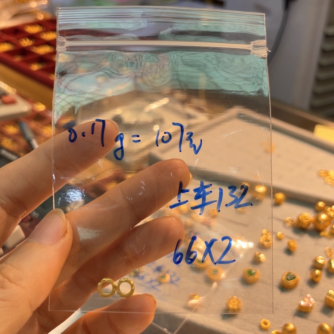 颈饰18K金镶嵌和田玉熙**咪