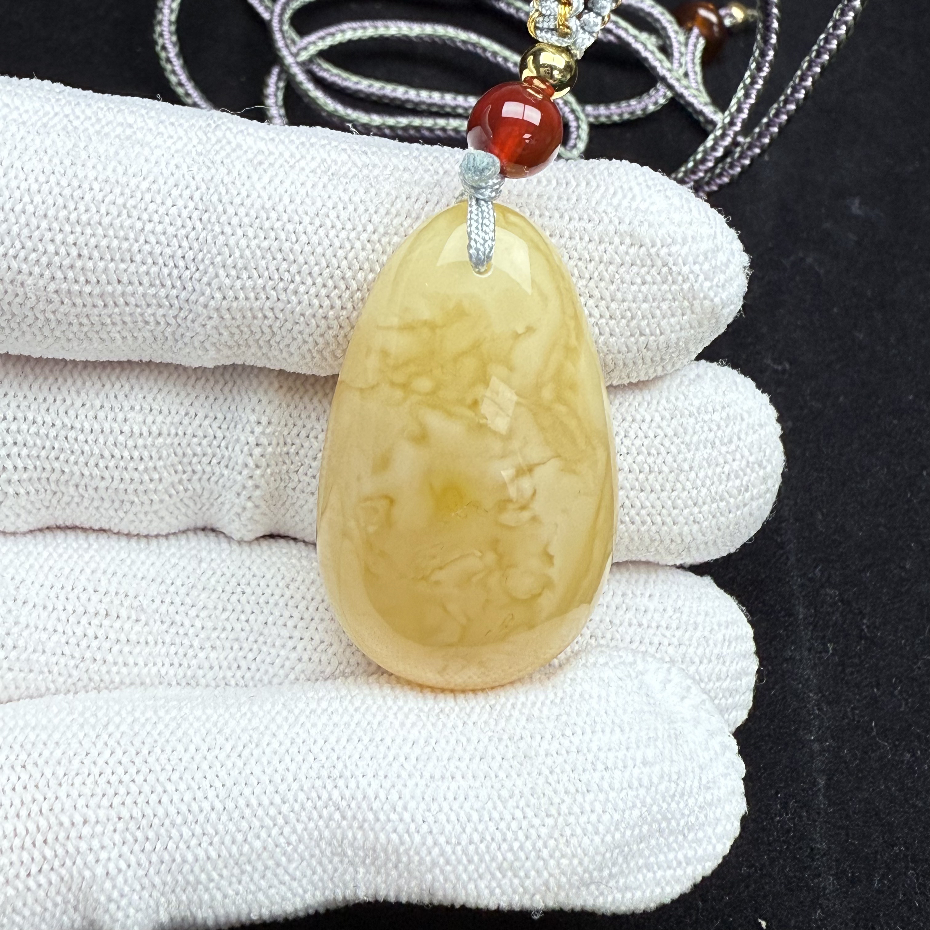 Y1374天然蜜蜡 俄料小水滴挂件21*35*11mm一物一图假一罚十