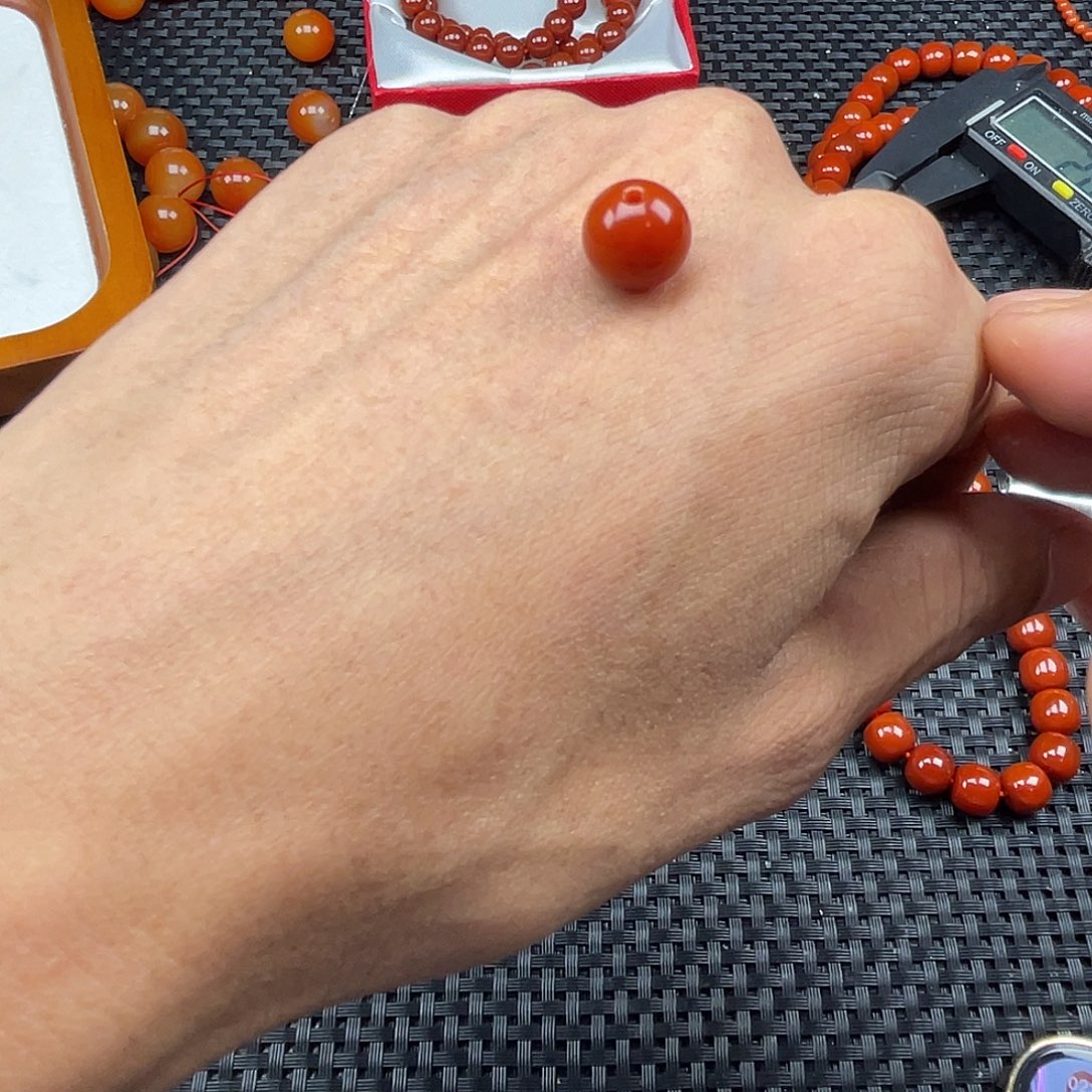 南红玛瑙未镶嵌圆珠柿子红卡10瓦西一颗