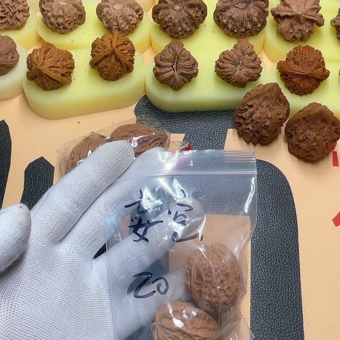 妄***空吊坠文玩核桃鸡心