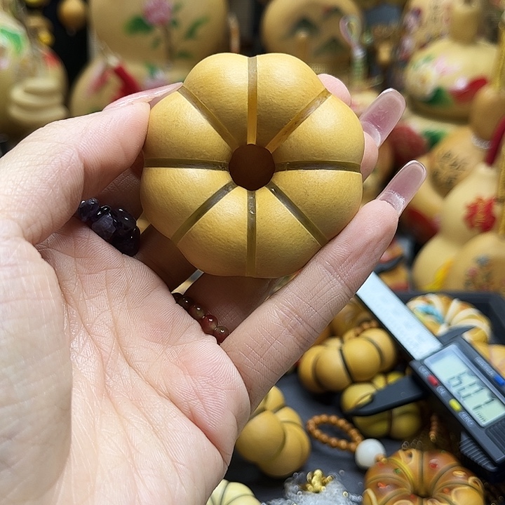欢****木质类纯手工磨刻葫芦