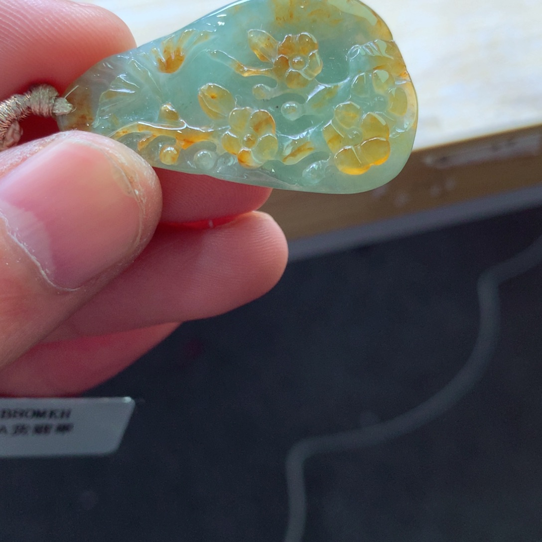 翡翠颈饰未镶嵌吊坠