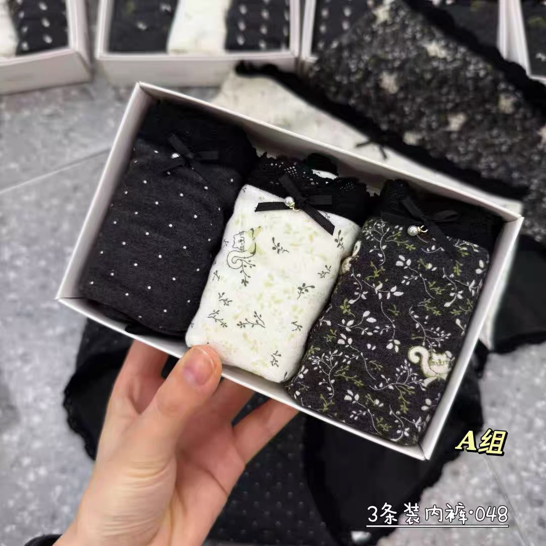 磨毛碎花中腰透气蕾丝拼接三角女士内裤90斤到125斤