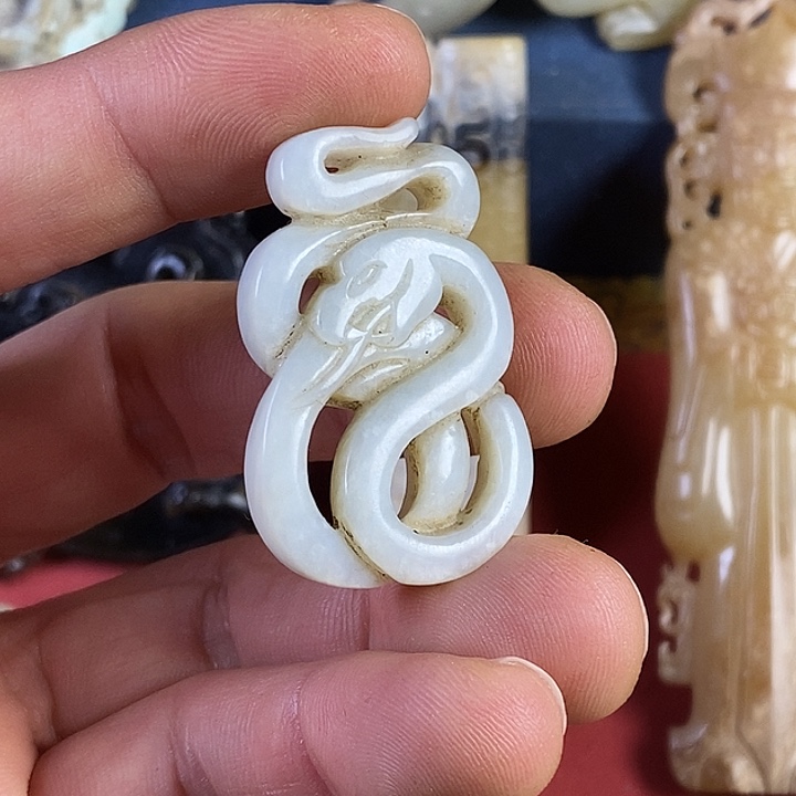 和田玉未镶嵌颈饰